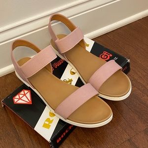 Rock & Candy Cathey W Elastic Sandals
